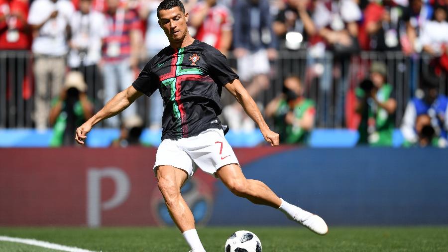 Cristiano Ronaldo aquece antes de Portugal x Marrocos e ouve gritos de "Messi" - Stuart Franklin/FIFA via Getty Images