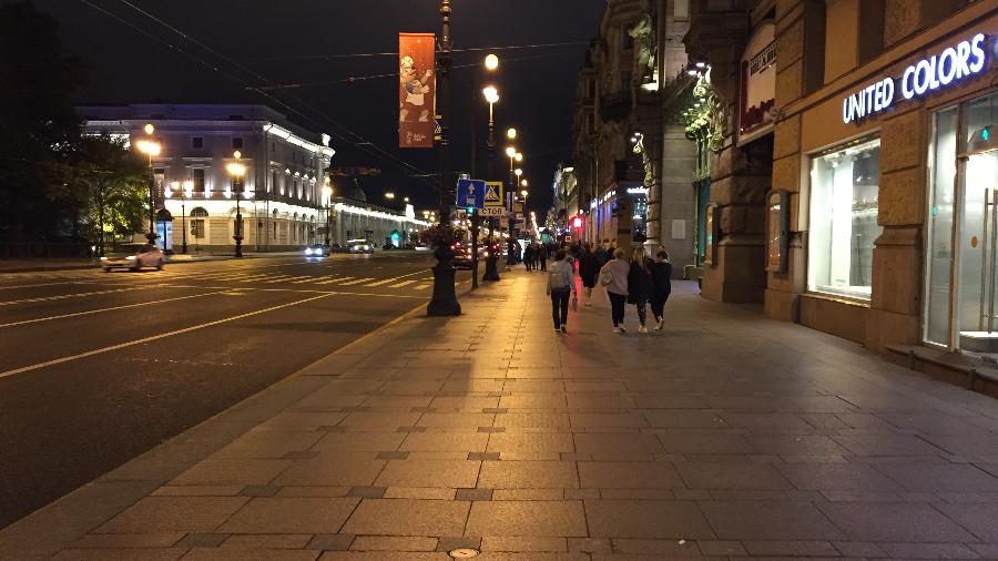 Ruas vazias em São Petersburgo na noite anterior a primeira semifinal da Copa - Felipe Pereira