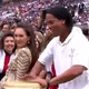 Ronaldinho Gaúcho toca percussão em cerimônia de encerramento da Copa do Mundo de 2018 no estádio Luzhniki - SporTV/Reprodução