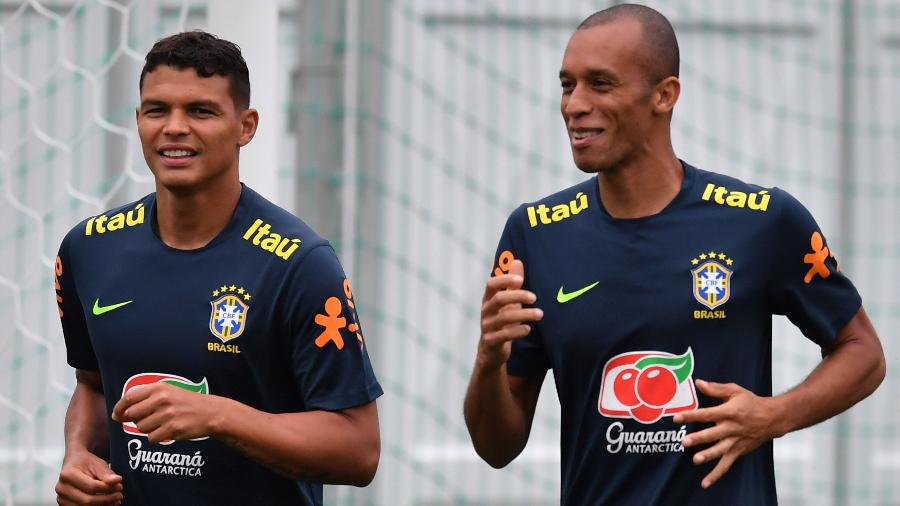 Miranda e Thiago Silva têm sido os mais assíduos da braçadeira após estreia com Marcelo - AFP PHOTO / NELSON ALMEIDA