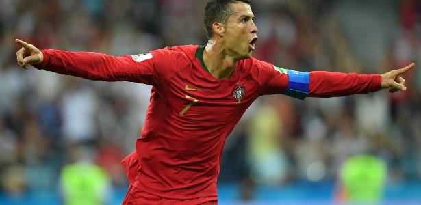 Ronaldo comemora após marcar por Portugal contra a Espanha - Stuart Franklin - FIFA/FIFA via Getty Images