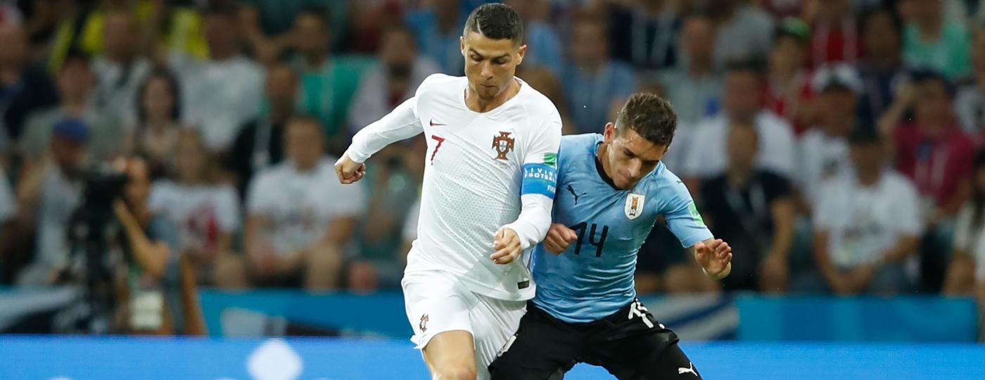 Lucas Torreira marca Cristiano Ronaldo no jogo entre Uruguai e Portugal - Odd Andersen/AFP