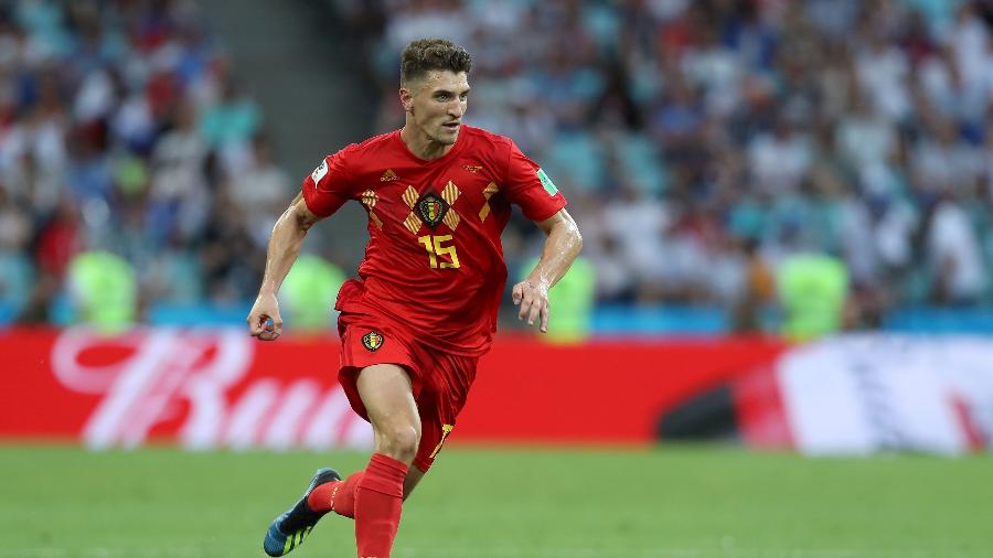 O lateral Thomas Meunier arranca com a bola no jogo entre Bélgica e Panamá na Copa do Mundo de 2018 - Richard Heathcote/Getty Images