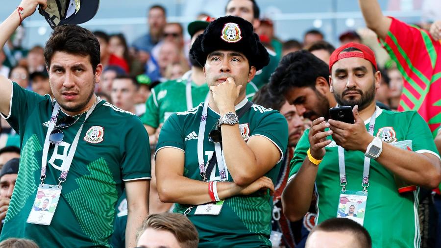 torcedores mexicanos acompanham jogo da alemanha pelo celular - JASON CAIRNDUFF/Reuters