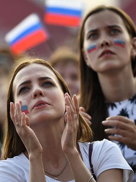 Torcedoras em jogo da Rússia na Copa - AFP