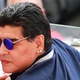 Diego Maradona posa para foto na Arena Kazan, durante duelo entre França e Argentina - ROBERT GHEMENT/EFE