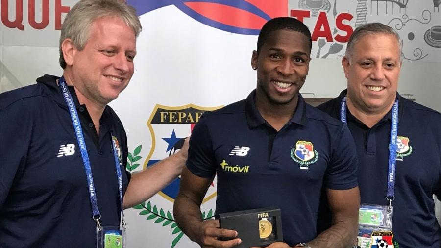 Medalhas foram oferecidas pela Fifa aos panamenhos, que disputam a Copa do Mundo pela primeira vez - Fepafut/Divulgação