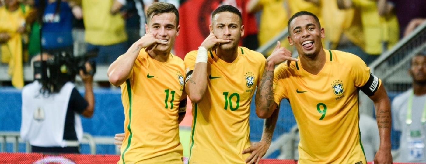 Philippe Coutinho, Neymar e Gabriel Jesus comemoram gol pela seleção brasileira - Ricardo Botelho/Brazil Photo Press/Folhapress