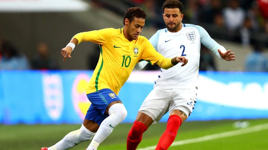 Neymar e Kyle Walker disputam jogada no amistoso entre Inglaterra e Brasil - Clive Rose/Getty Images
