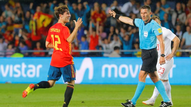 Odriozola comemora gol da espanha em amistoso contra a Suíça - HEINO KALIS/REUTERS - HEINO KALIS/REUTERS