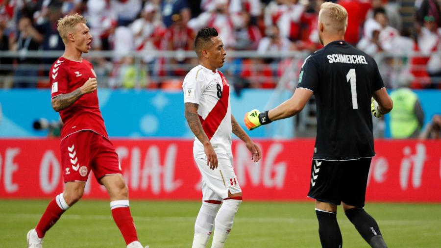 Cueva perdeu pênalti no primeiro tempo de Peru x Dinamarca - REUTERS/Max Rossi 