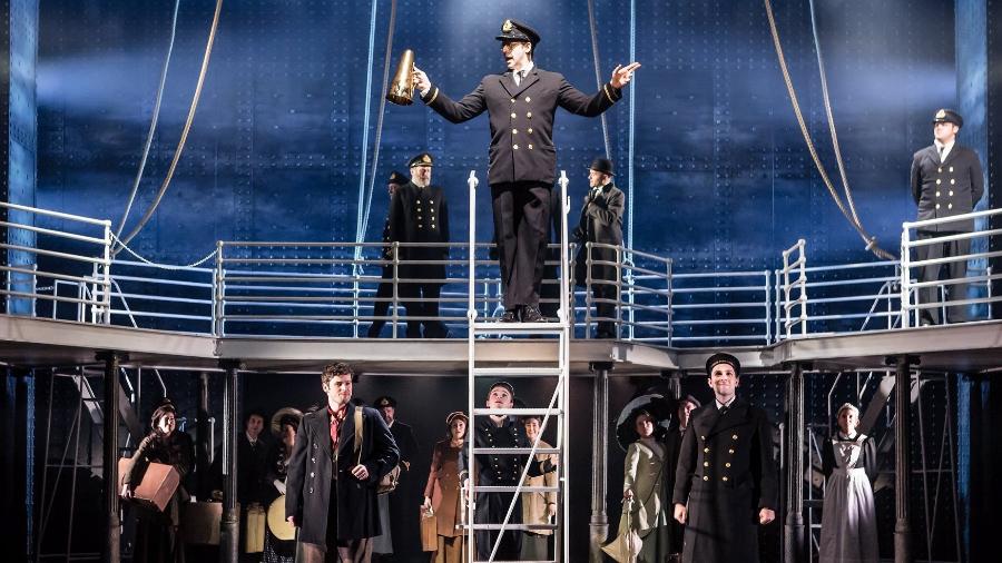 Musical "Titanic" é apresentado na cidade de Nottingham até sábado (7); atores reclamaram de torcida em teatro - @TitanicOnTour/Facebook