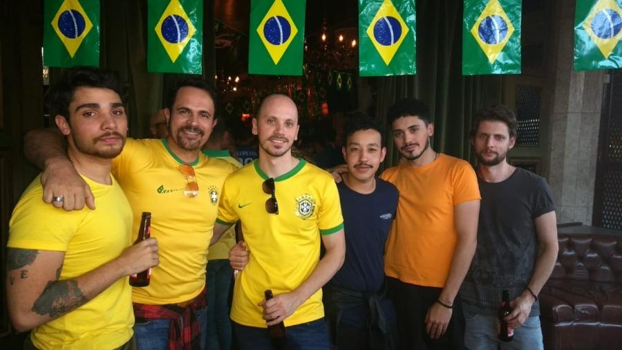Amigos se reúnem em festa gay para ver jogo do Brasil na Copa - Adriano Wilkson/UOL