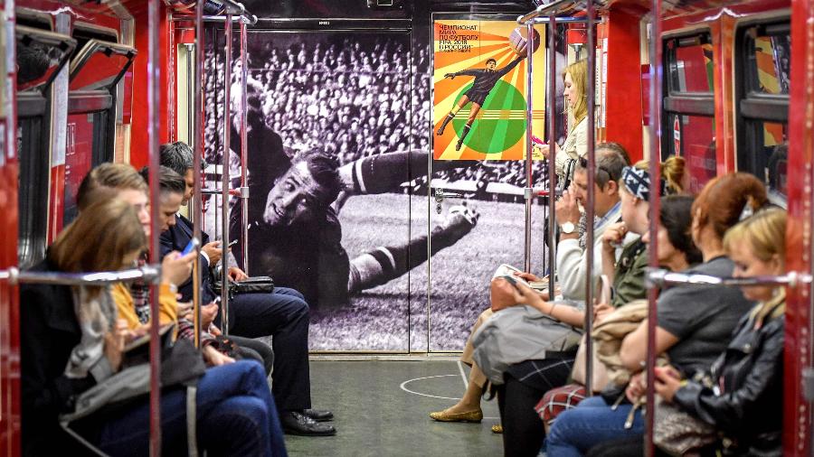Metrô de Moscou durante a Copa do Mundo - AFP PHOTO / Yuri KADOBNOV
