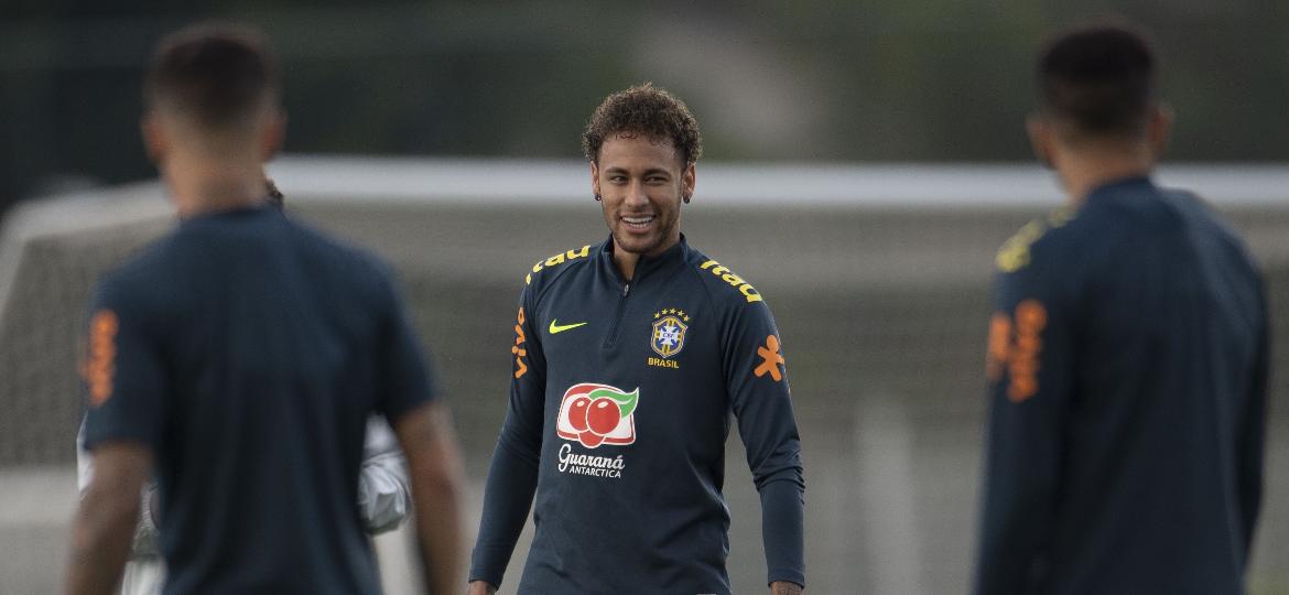 O atacante Neymar em treino da seleção brasileira na Granja Comary - AFP PHOTO / Mauro PIMENTEL