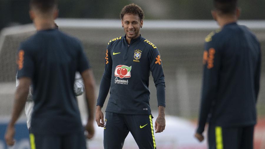 O atacante Neymar em treino da seleção brasileira na Granja Comary - AFP PHOTO / Mauro PIMENTEL