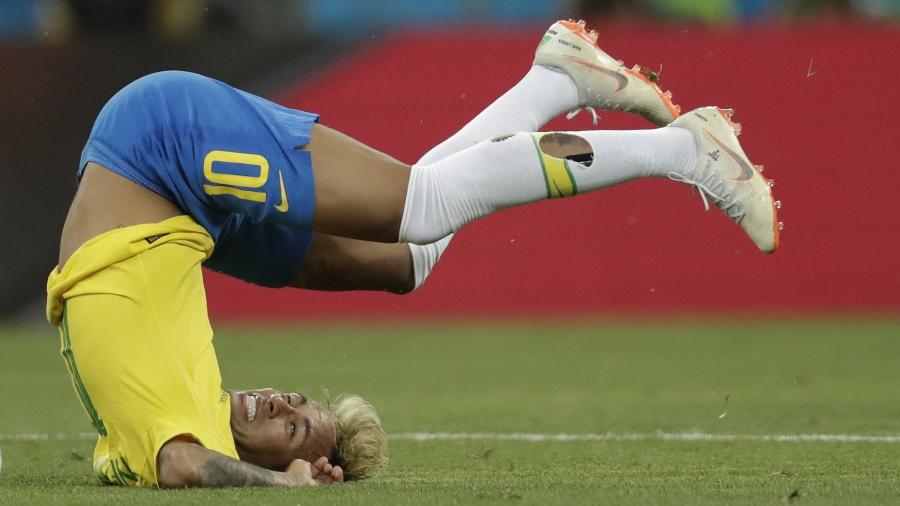 Neymar jogou duas partidas da última Copa com os meiões cortados de forma proposital - André Mourão / MoWA Press