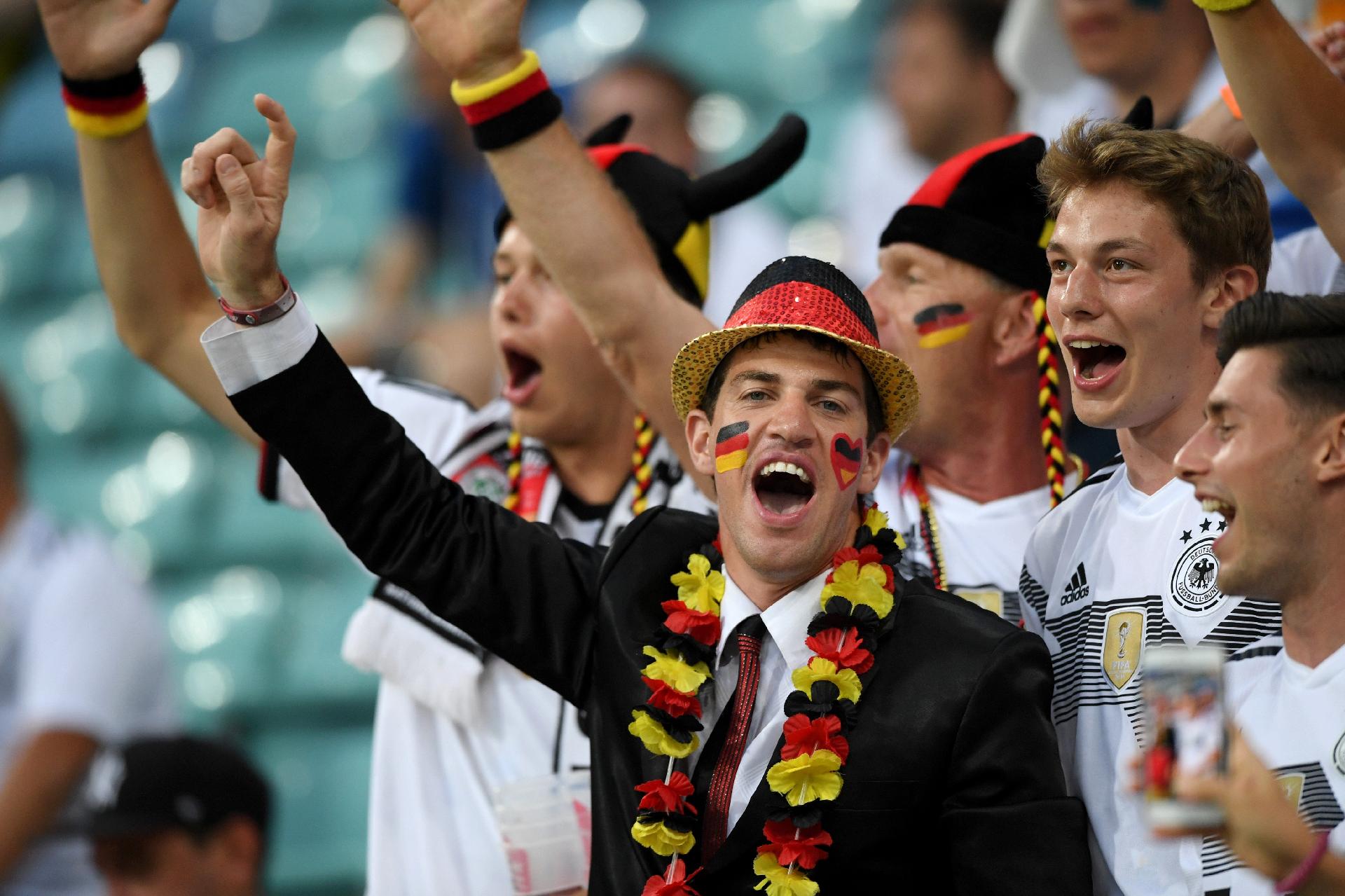 Torcedores da Alemanha fazem festa antes de jogo contra a Suécia - Stu Forster/Getty Images