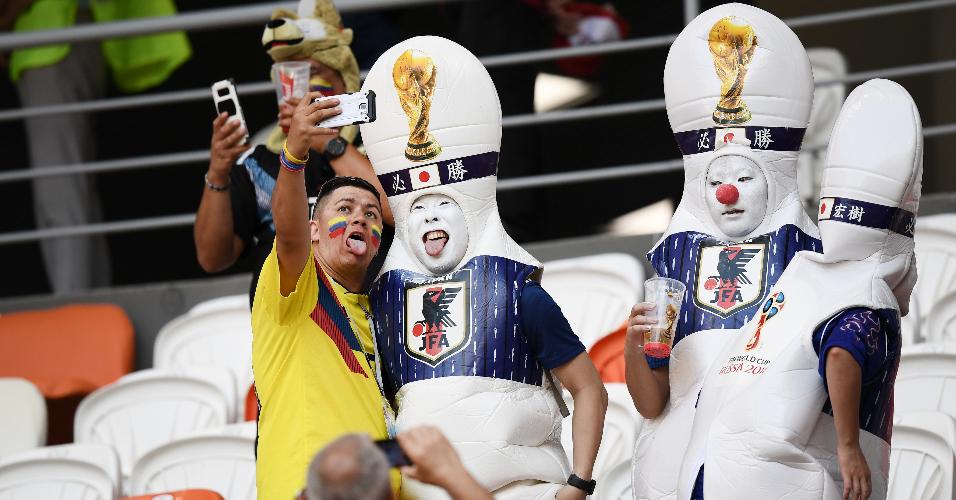 Torcedores japoneses confraternizam com colombianos antes de duelo Arena Mordovia