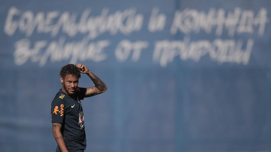Neymar, atacante da seleção brasileira, durante treino da equipe em Sochi, na Rússia - Andre Mourao/Mowa Press