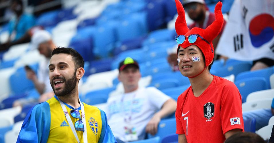 Torcedores de Coreia do Sul e Suécia antes do confronto entre as seleções na Copa do Mundo