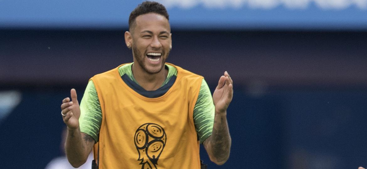 Neymar sorri durante treino da seleção brasileira na Copa do Mundo - Eduardo Knapp/Folhapress