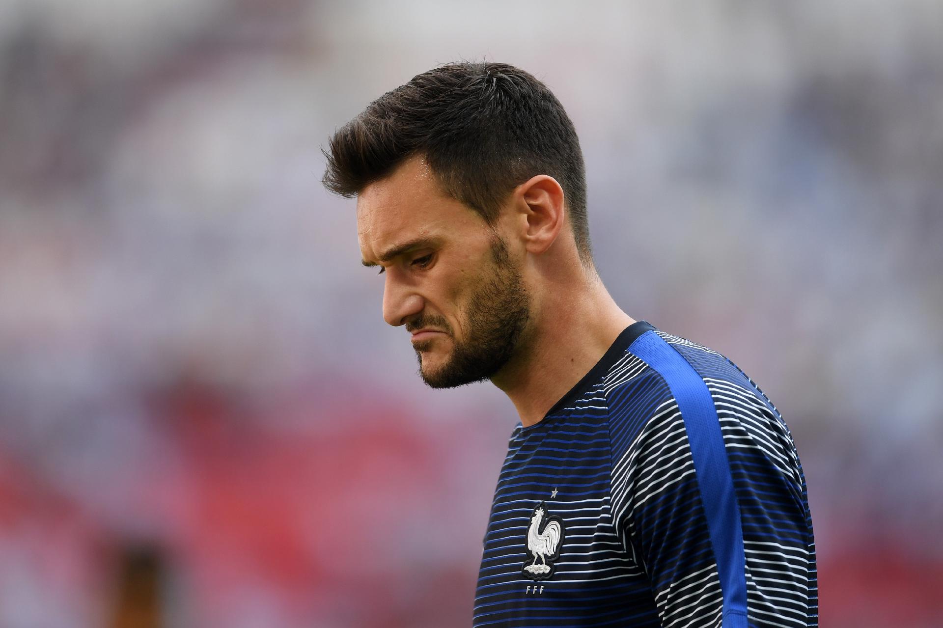 O goleiro Hugo Lloris, da França, em aquecimento antes de duelo contra a Argentina - Laurence Griffiths/Getty Images