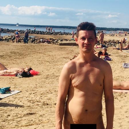 Sergey Turis, russo da Sibéria, na praia de nudismo de Dune - Felipe Pereira/UOL