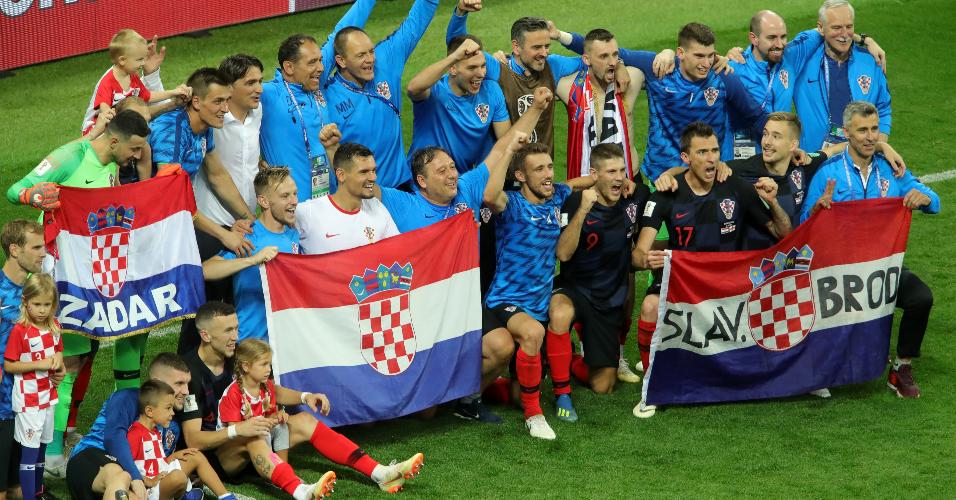 Jogadores da Croácia posam para foto durante a comemoração pela classificação para a Copa do Mundo