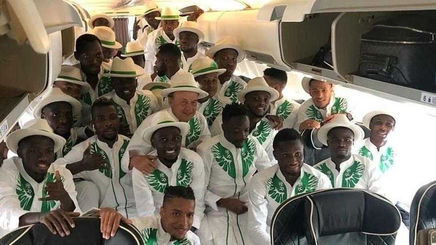 Delegação da Nigéria em voo para a Rússia - Reprodução/Twitter.com/thenff