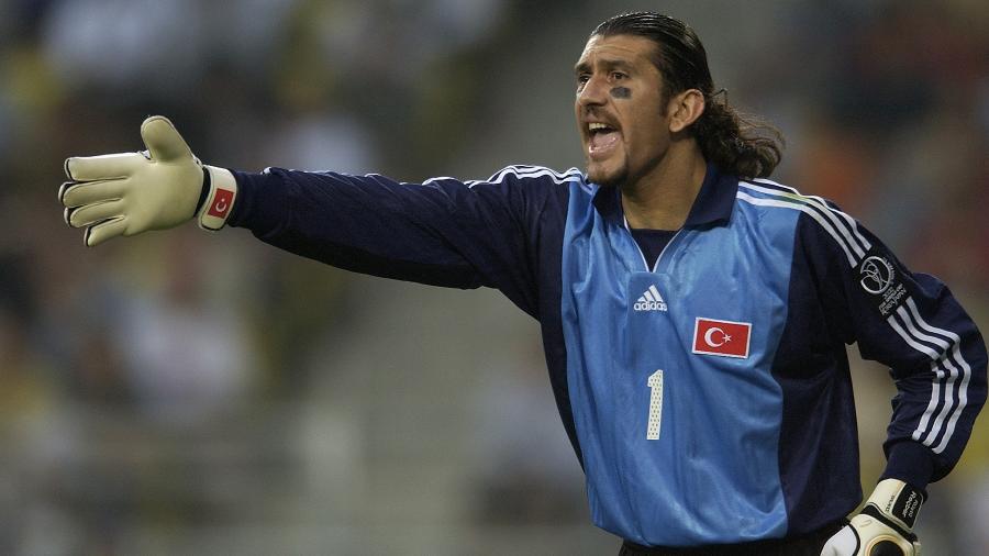 Rustu Reçber, da Turquia, durante a Copa do Mundo FIFA em 2002 - Shaun Botterill/Getty Images