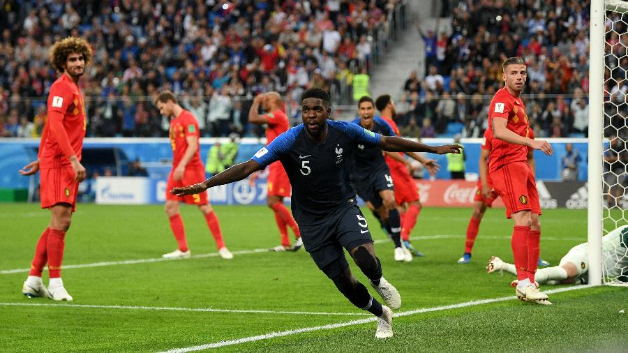 Samuel Umtiti comemora depois de marcar o gol da França contra a Bélgica - Shaun Botterill/Getty Images
