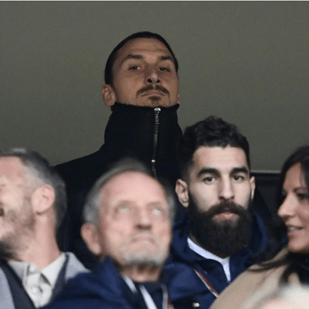 Ibrahimovic observa partida entre Suécia e Itália pelas Eliminatórias - Jonathan Nackstrand/AFP