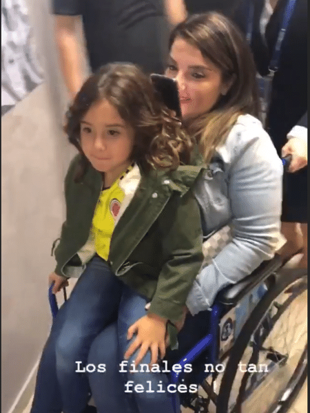 Pilar Rubio, mãe de James Rodríguez, machucou o pé durante Colômbia x Inglaterra - Reprodução/Instagram