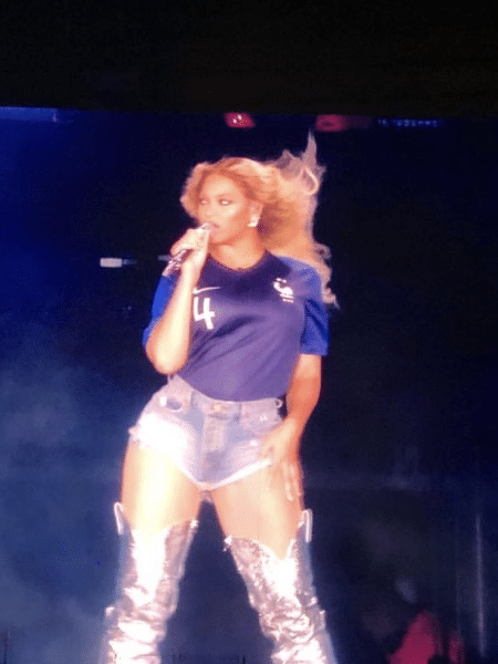 Beyoncé durante apresentação no Stade de France - Reprodução