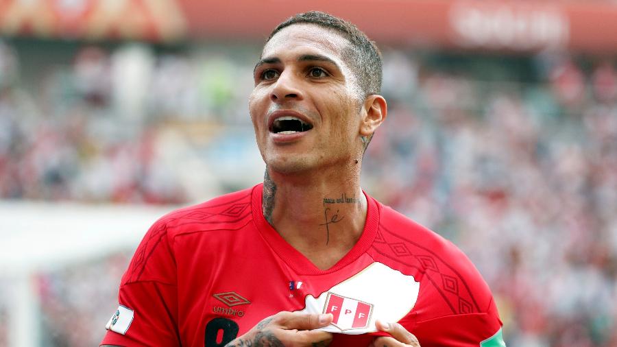 O atacante peruano Guerrero comemora após marcar pelo Peru contra a Austrália - Max Rossi/Reuters