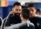 Após careca de Barthez, França se apega a bigode de Rami para ganhar Copa - Reprodução/Twitter