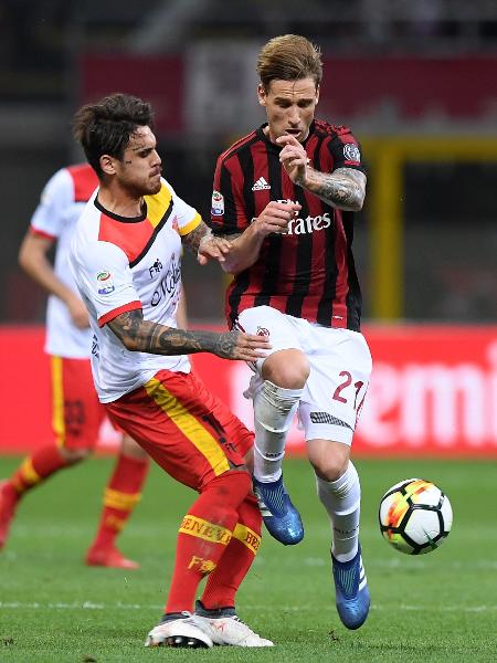 Lucas Biglia durante jogo do Milan contra Benevento  - Alberto Lingria/Xinhua