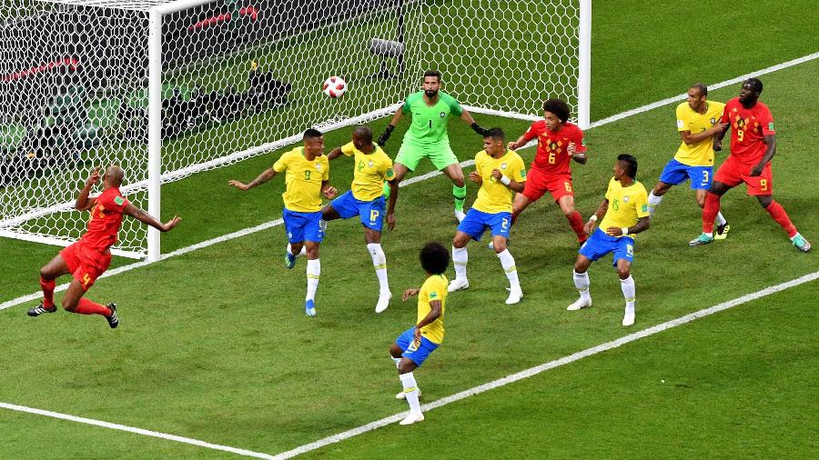Gol contra de Fernandinho abriu vitória da Bélgica sobre o Brasil - AFP PHOTO / SAEED KHAN