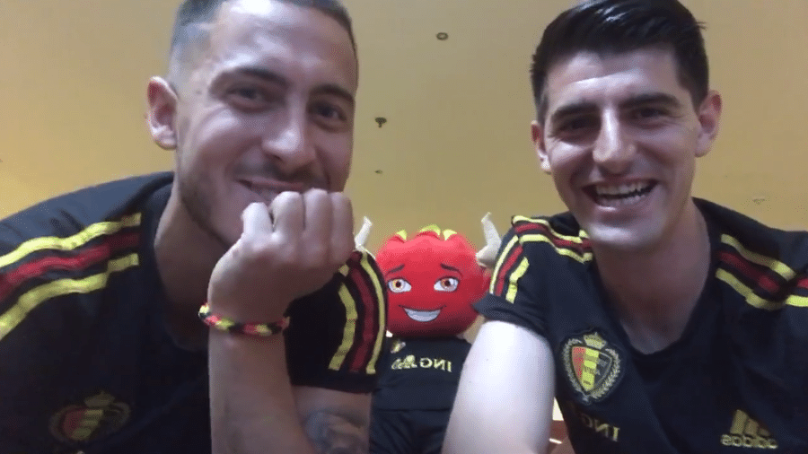 Hazard e Courtois conversam com fãs em live no Facebook da seleção belga - reprodução/Facebook