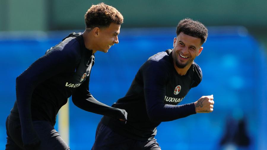 Dele Ali e Kyle Walker, durante treino da Inglaterra - REUTERS/Lee Smith