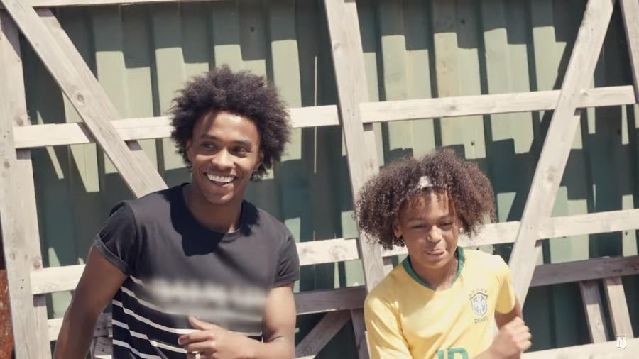Vídeo de Live it Up! tira símbolo da Nike da camisa da seleção brasileira e esconde grifes - Reprodução