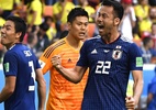 Carismático, zagueiro cumprimenta crianças antes de jogo do Japão na Copa - Xinhua/He Canling