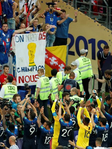 Jogadores da França comemoram título da Copa do Mundo de 2018; França defende o título na condição de uma das principais favoritas - Maxim Shemetov/Reuters