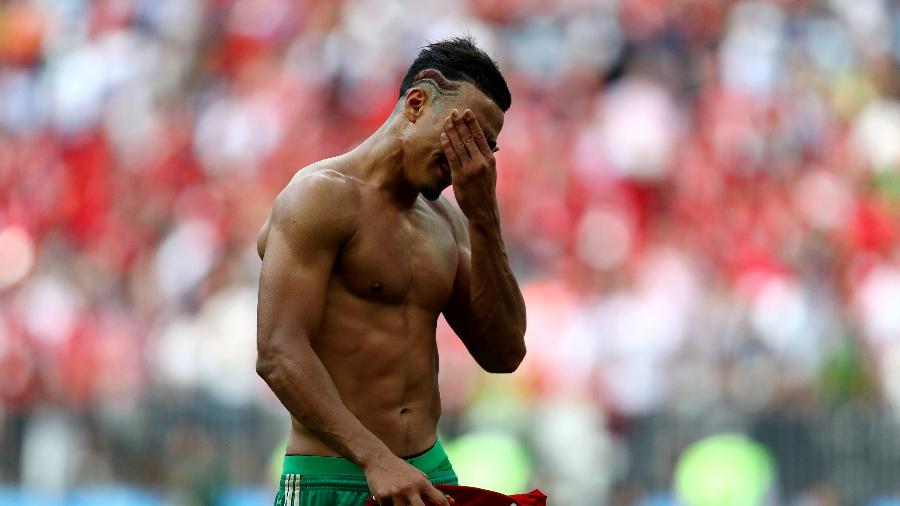 Faycal Fajr chora após eliminação de Marrocos em jogo contra Portugal -  Dean Mouhtaropoulos/Getty Images