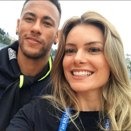 Irmã de Carol Cabrino tira foto com jogadores - Reprodução/Instagram