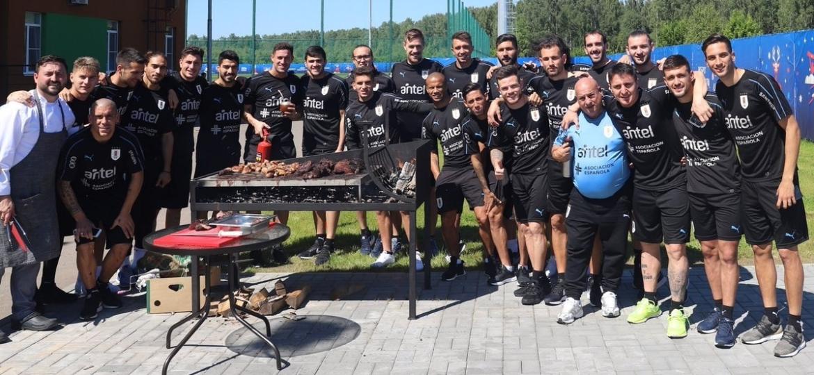 Uruguaios promoveram churrasco um dia depois da vitória contra o Egito - Divulgação/AUF