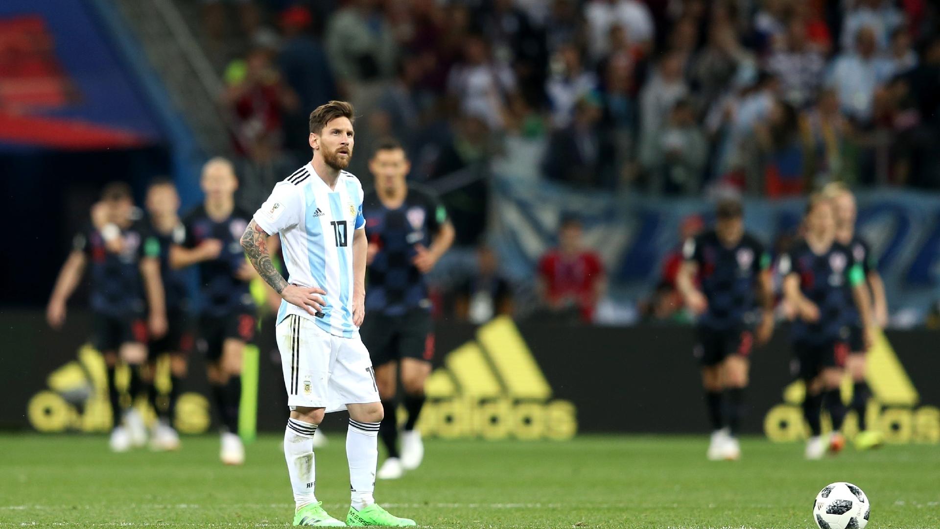 https://conteudo.imguol.com.br/c/copadomundo/2018/Imagem/74/2018/06/21/messi-lamenta-durante-derrota-da-argentina-para-croacia-1529612802191_v2_1920x1080.jpg