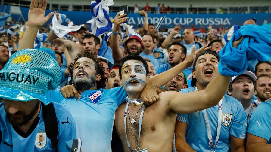 Torcedores celebram vitória do Uruguai contra Portugal - ODD ANDERSEN/AFP