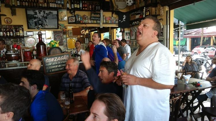 Jacquin torcendo - Adriano Wilkson/UOL - Adriano Wilkson/UOL